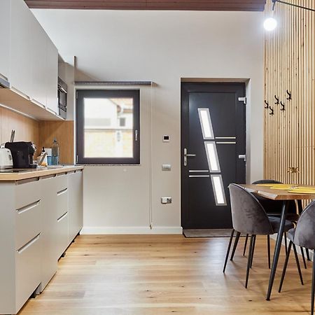 Apartament City La Casa Piano House ,Cu Parcare Gyulafehérvár Kültér fotó