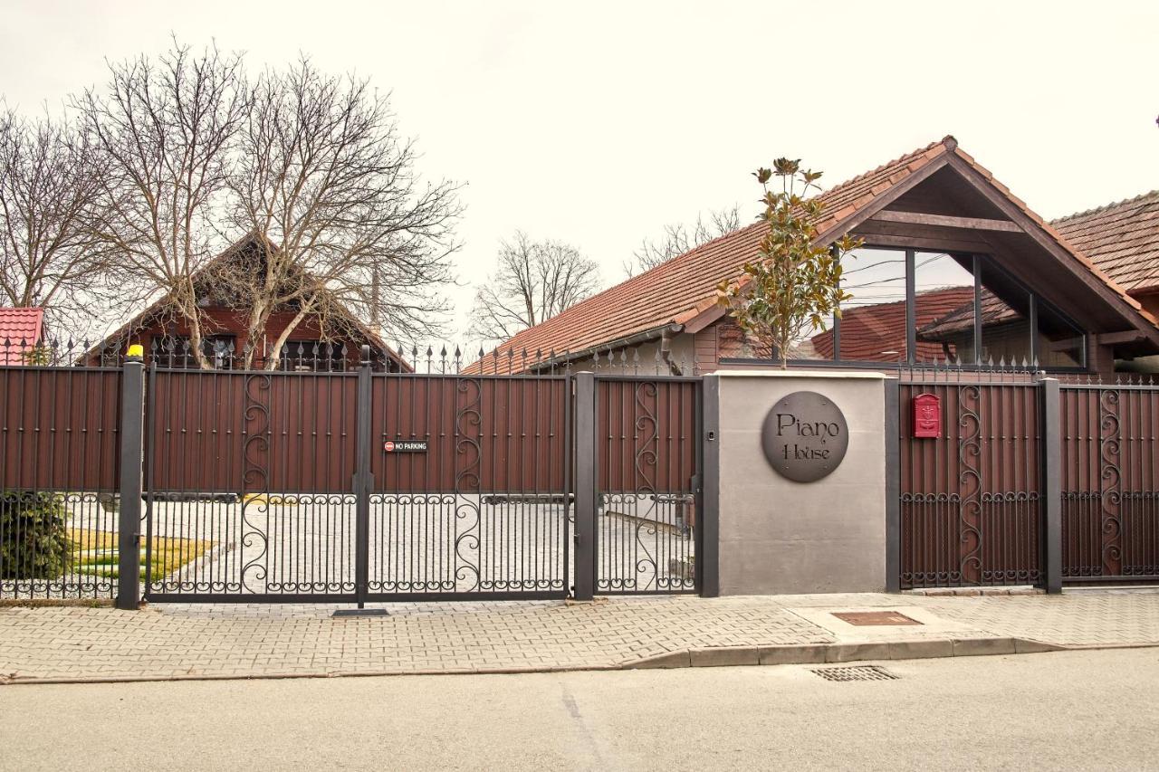 Apartament City La Casa Piano House ,Cu Parcare Gyulafehérvár Kültér fotó